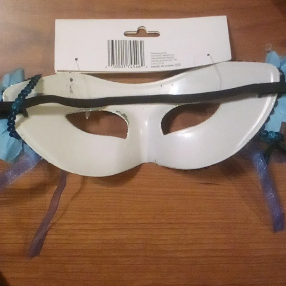 NWT Halloween/Mardi gras blue/white glitter adult mask
